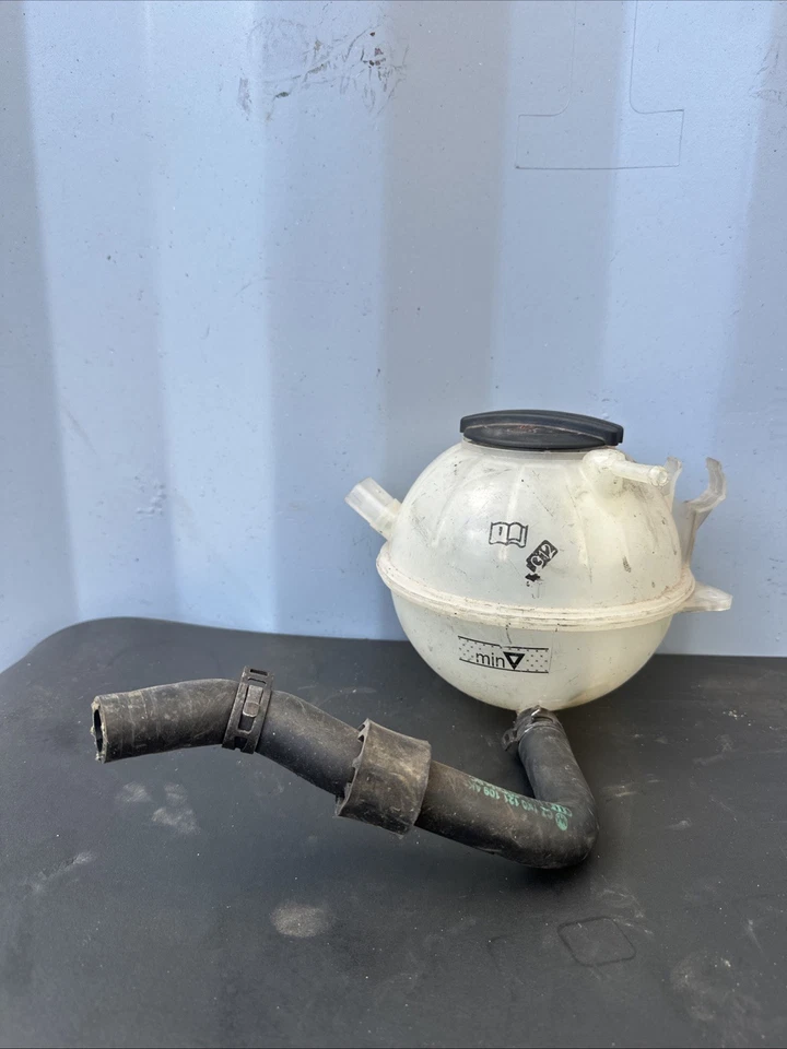 Depósito de refrigerante delantero Dorman 603-253 nuevo para VW Volkswagen Beetle Jetta Passat Foto 3 de 3