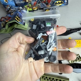 LEGO DC Comics Super Heroes: Batman: Man-Bat Attack (76011) Missing Mini Figures