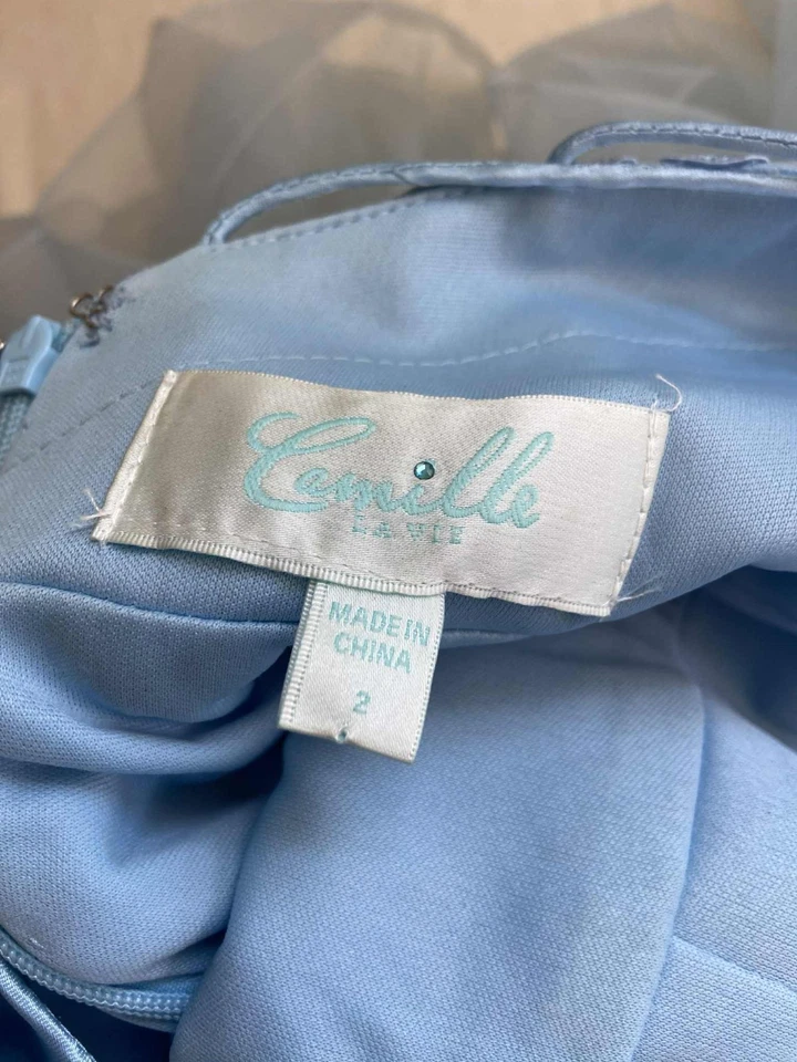 Vestido de Baile Camille La Vie Tamanho 2 Azul Sereia Frisado Renda Bordado Camadas Tule - Imagem 3 de 4