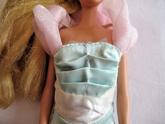 BARBIE en TENUE DE SIRENE des années 90 -72-1-8 - Photo 4/4