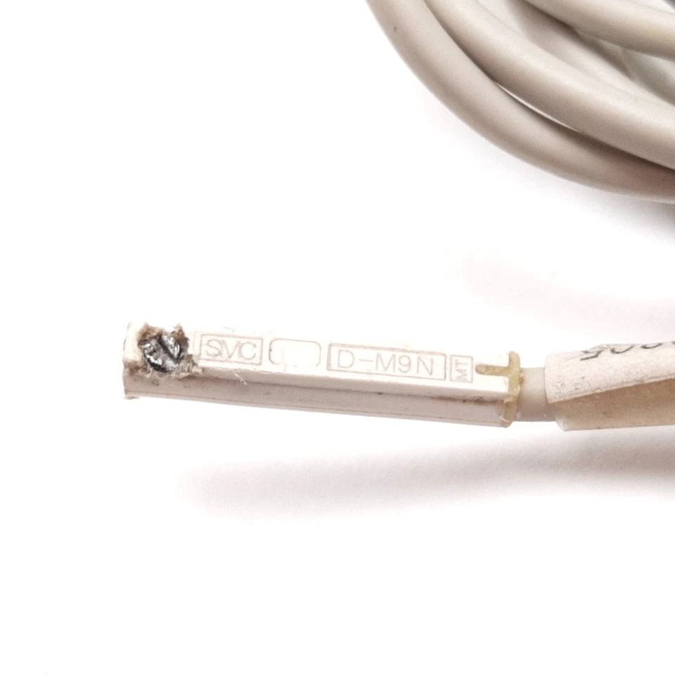 Interruptor automático de estado sólido SMC D-M9N, 4,5-28 VDC 40 mA, 3 cables, NPN, 8 pies Foto 2 de 4