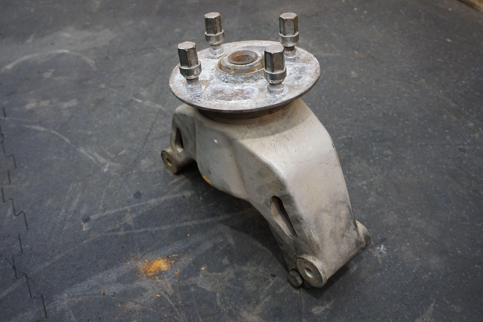 Rear Right Passenger Spindle Knuckle Stub Axle Assembly OEM Maserati Merak 1975