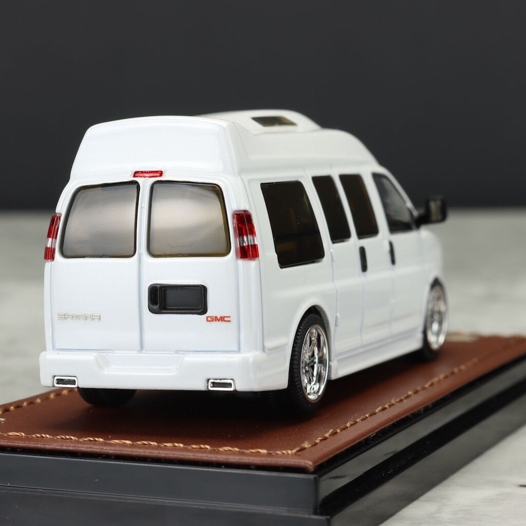 GB GOC 1:64 White GMC Savana Cutaway Van MPV RV Model Diecast