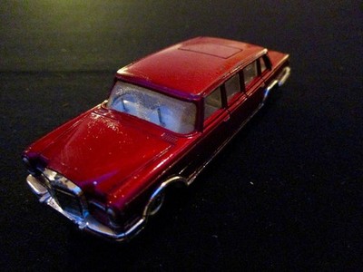 Corgi Toys 247 Mercedes W100 600 Pullmann Scheibenwischer 1:43 rotmet. original