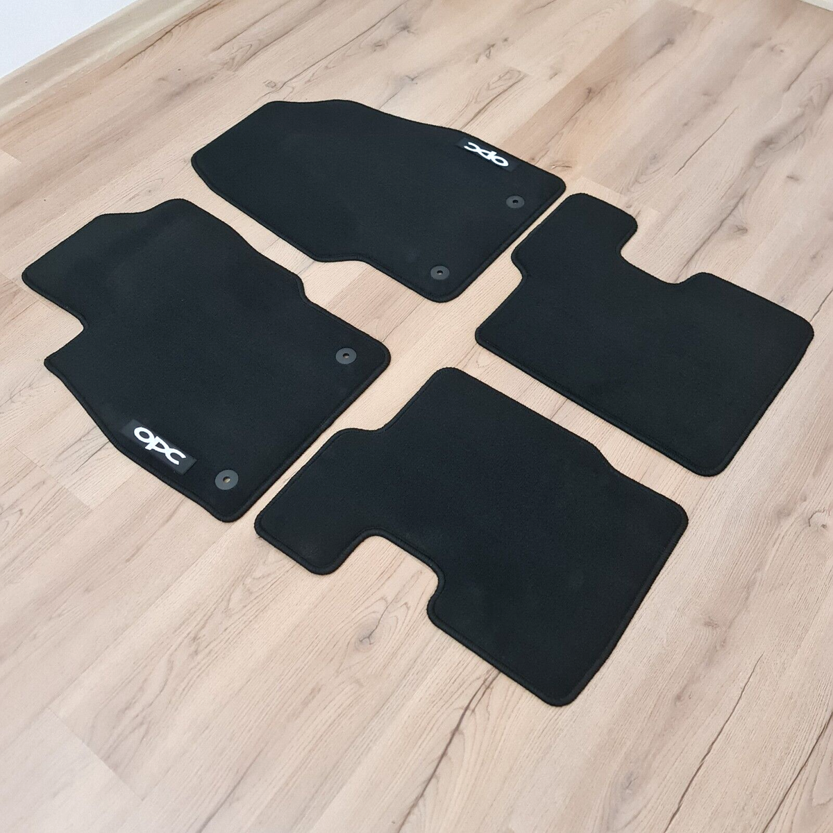 Juego De 4 Alfombrillas ORIGINAL OPEL Corsa D 1724072 | Tienda De Recambios /eu