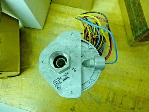 HONEYWELL C7020A 1004 FLAME DETECTOR - Picture 3 of 4