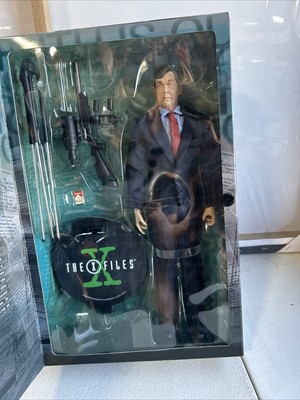 Sideshow X-Files C.G.B. Spender Cigarette Smoking Man 12 Sideshow X-Files C.G.B. Spender Cigarette Smoking Man 12