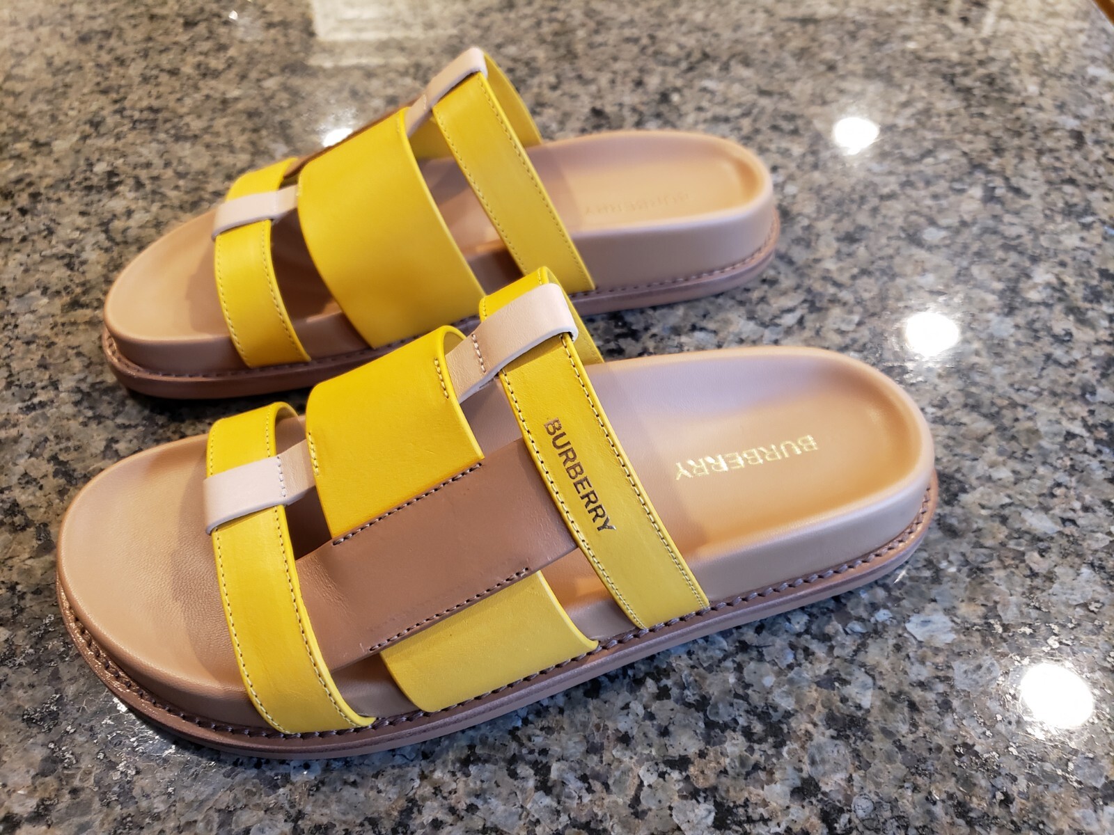 PANTOFOLA D’ORO Sandali Burberry Thelma 37 (giallo marrone beige) prezzo al pubblico consigliato $790