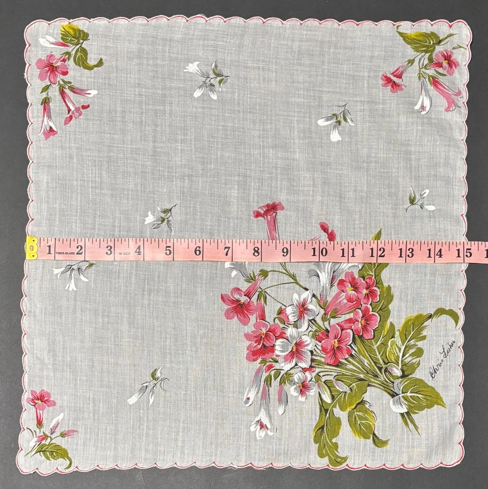Pañuelo firmado por Chris Fisher Hankie de colección flores rosas florales bordes festoneados Foto 3 de 4
