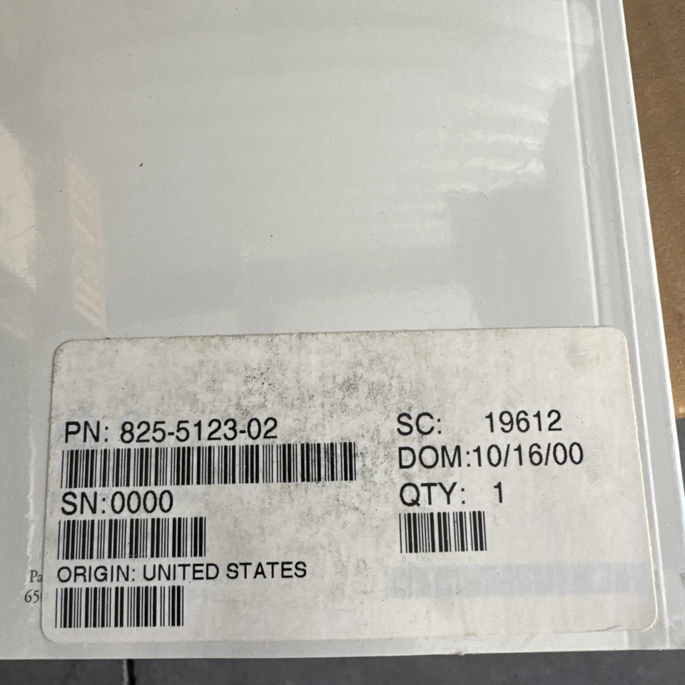 Sun Enterprise 220R Server Owners Guide - Image 4 of 4