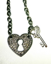 Collana GUESS lucchetto e chiave cuore tono argento strass cuore chiave e catenina