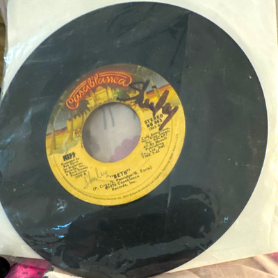 Kiss Beth 7'' Black Vinyl Single 45 RPM Stereo Casablanca VG+/VG+ Paper Sleeve
