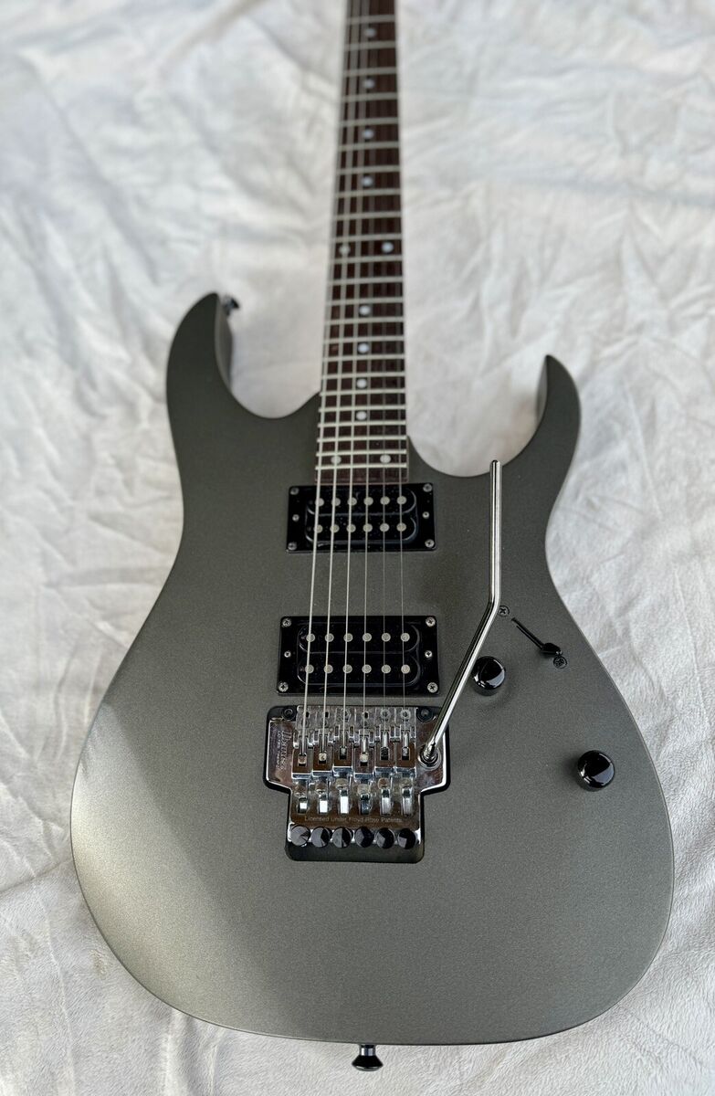 IBANEZ RG320B Made in Korea Excellent Condition 1999 AwEsOmE IBANEZ RG320B Made in Korea Excellent Condition 1999 AwEsOmE