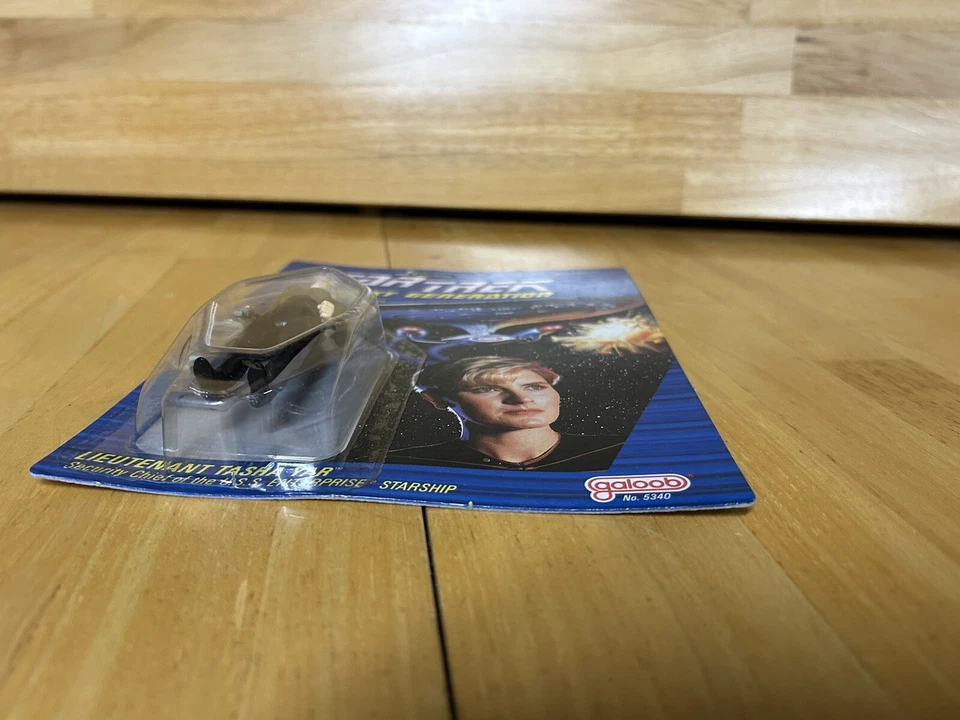 Star Trek The Next Generation Galoob Lieutenant Tasha Yar Action Figure 1988 NEW - Image 4 of 4
