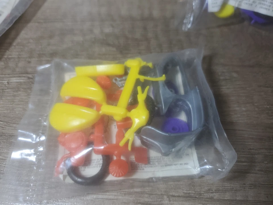 LOTE DE 4 Vespa p 200 Scooter e-scooter-art Modelo Brinquedo 53/BC Fabricado na Itália NOVO - Imagem 4 de 4