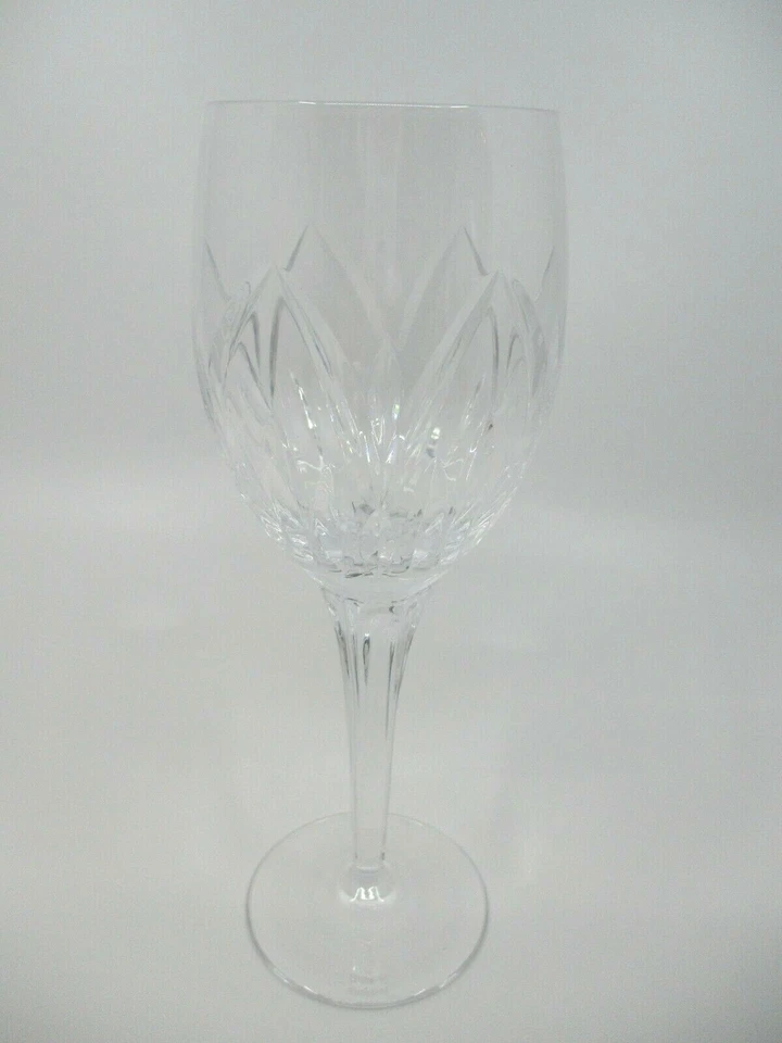 WATERFORD SAXONY WINE GLASS - 8" x 2 5/8" 0311K