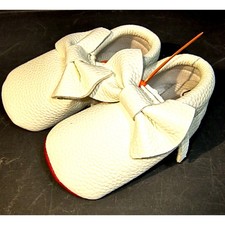 1674. White and Red Baby Moccasins Bow and Fringe