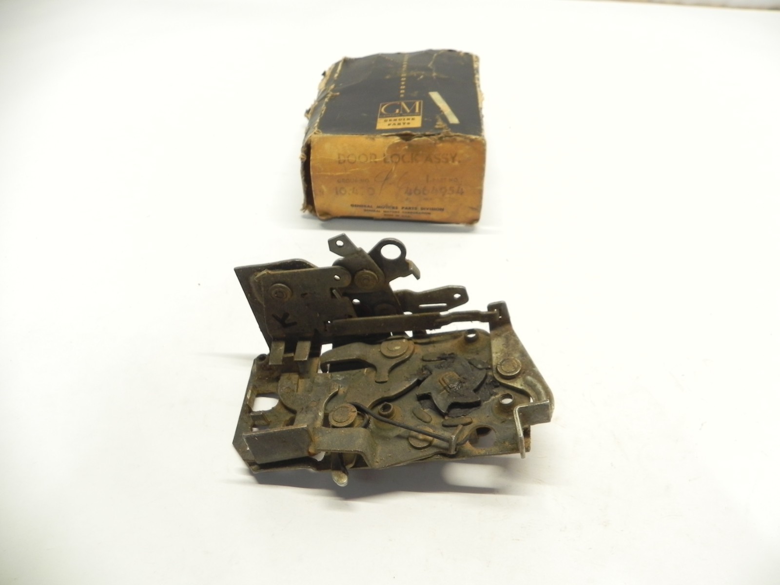 VINTAGE 1955-1957 CHEVROLET 2 DOOR PASSENGER SIDE DOOR LOCK 2ND DESIGN #4664954