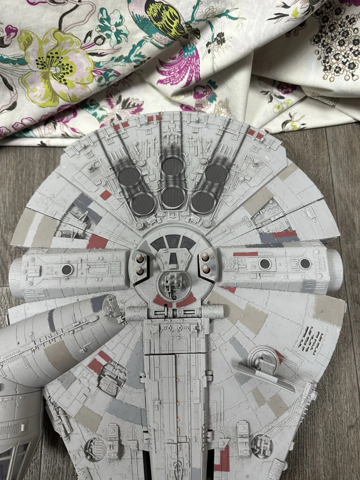 STAR WARS NEW FORCE AWAKENS BATTLE ACTION MILLENNIUM FALCON - 53 x 40cm - Image 2 of 4