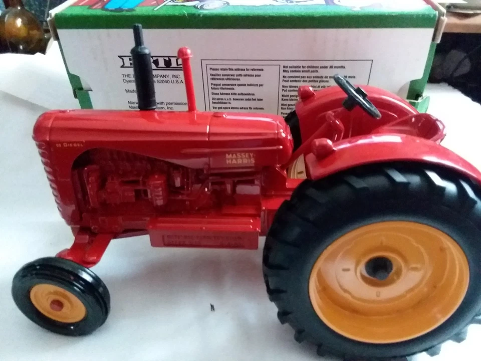 MASSEY-HARRIS 55 DIESEL TRACTOR 1992 TOY FARMER COLLECTOR EDITION - Image 4 of 4