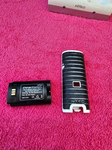 Nintendo Wii Nyko Charge Station With Rechargeable Battery Pack For Wii Remote - Picture 3 of 5