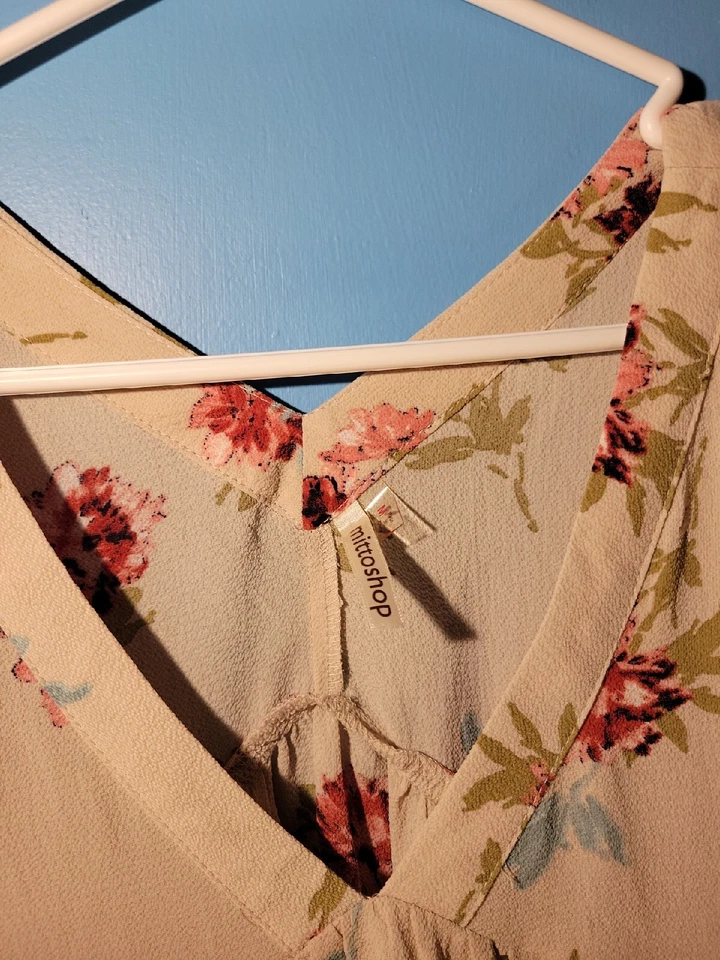 Blusa Mittoshop para mujer floral con cuello en V talla grande M Foto 3 de 4