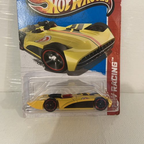 Hot Wheels HW Racing Chevroletor Giallo 2012 Auto Diecast Nuova - Foto 2 di 3