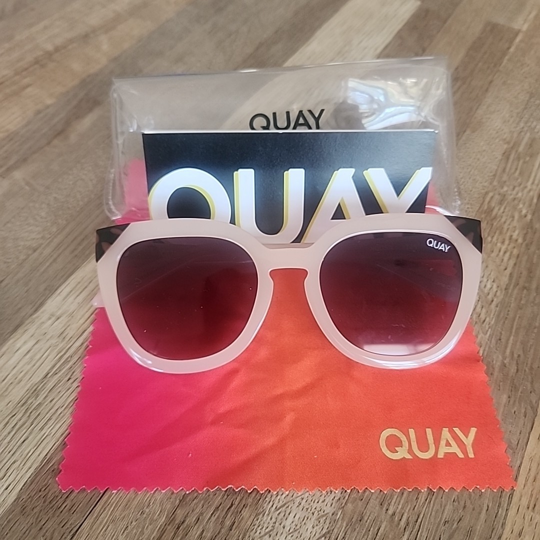 Quay Australia Pink Cat Eye Sunglasses with Tortoiseshell Accents Quay Australia Noosa 125 Sunglasses Cat Eye Pink Tortoise  main image 2