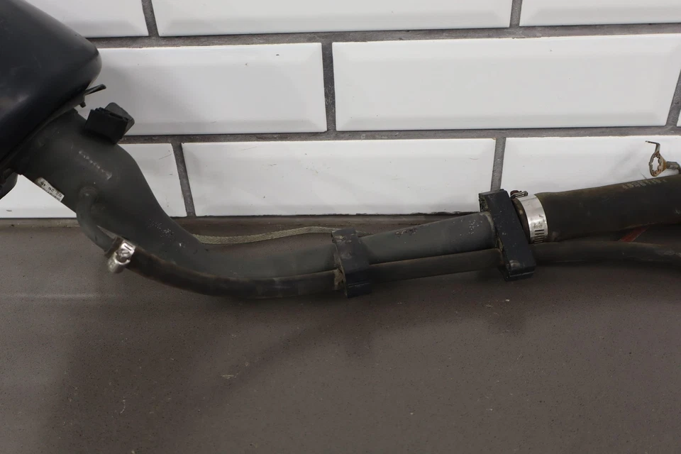 99-04 Chevy Silverado 2500HD gasolina combustible llenado cuello OEM Southern Foto 3 de 4