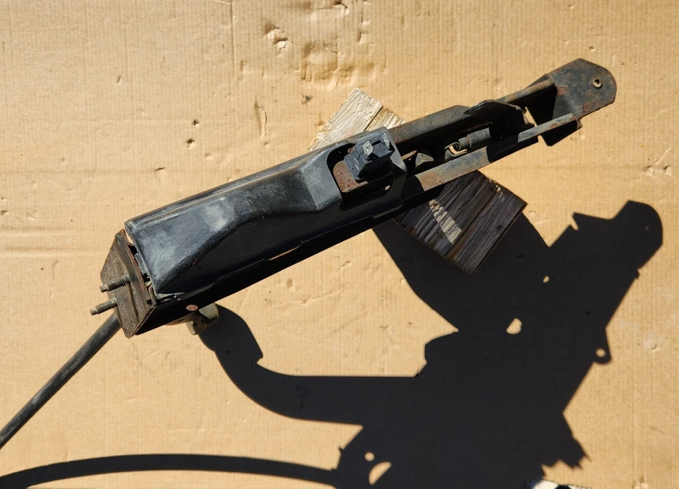 Conjunto de pedal de freno de estacionamiento con cable OEM Mercedes 300SD W116 Foto 4 de 4