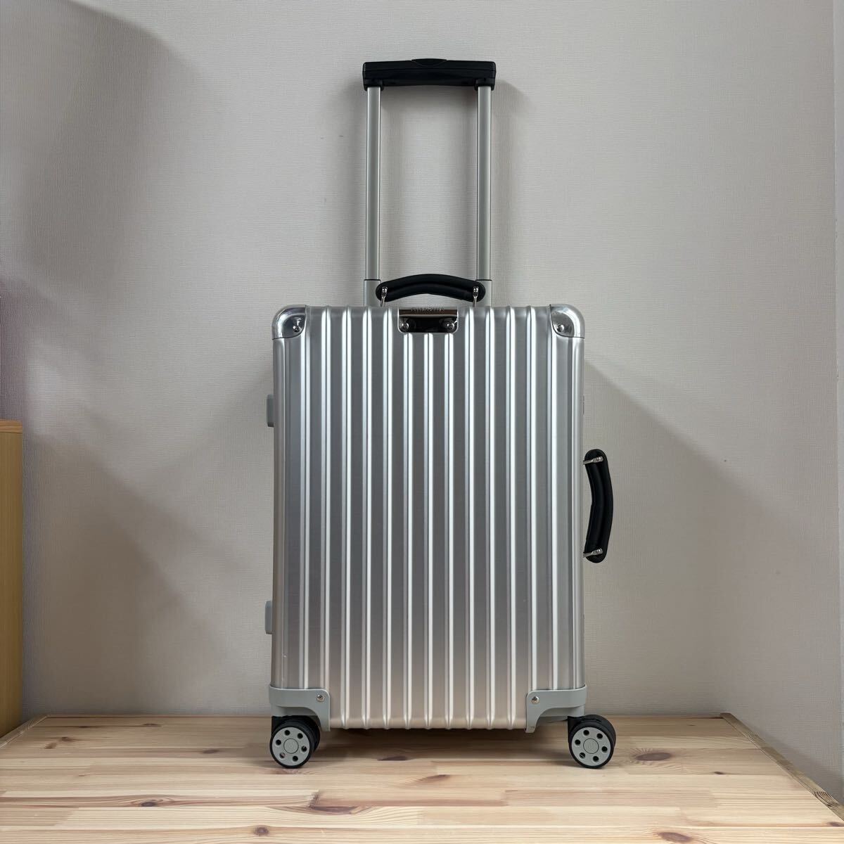 四輪 Cabin S (Flight) 33L RIMOWA Classic Rimowa Classic Flight 33L Carry-On 4 Wheel Tsa Cabin S Silver