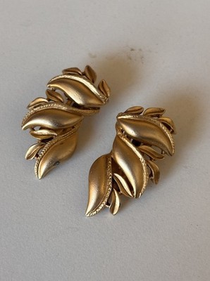 Vintage Oscar De la Renta Signed Earrings Clip-On Leaf Cluster Gold Tone Jewelry