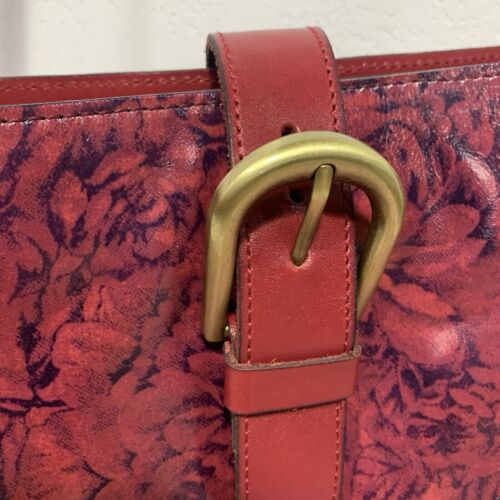 Bolso de Mano Patricia Nash Irving Cuero Bandolera Grabado Rosas Rojo Floral - Imagen 3 de 17