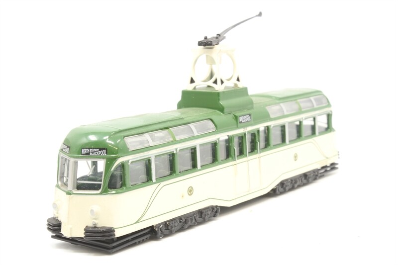 CORGI OOC BLACKPOOL TRANSPORT BRUSH RAILCOACH ORIGINAL LIVERY-44001