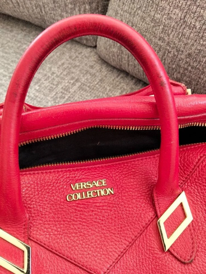 Bolso de Mano Versace Colección Cuero Rojo Herrajes Dorados Hecho en Italia Foto 3 de 4