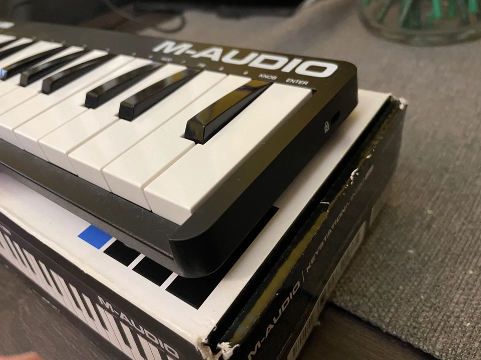 M-Audio Keystation Mini 32 MK3 – Perfetta, Completa di Scatola, Cavo e Scontrino - Immagine 2 di 4