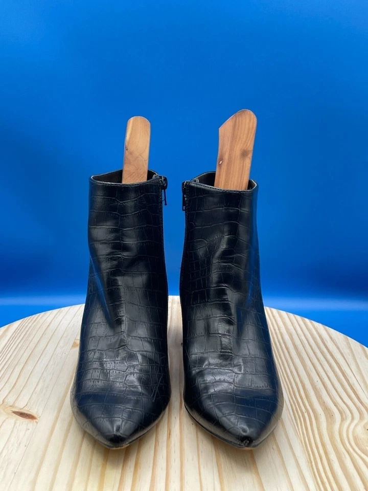 Botín Express para mujer talla 7 negro cuero cocodrilo punta Foto 2 de 4