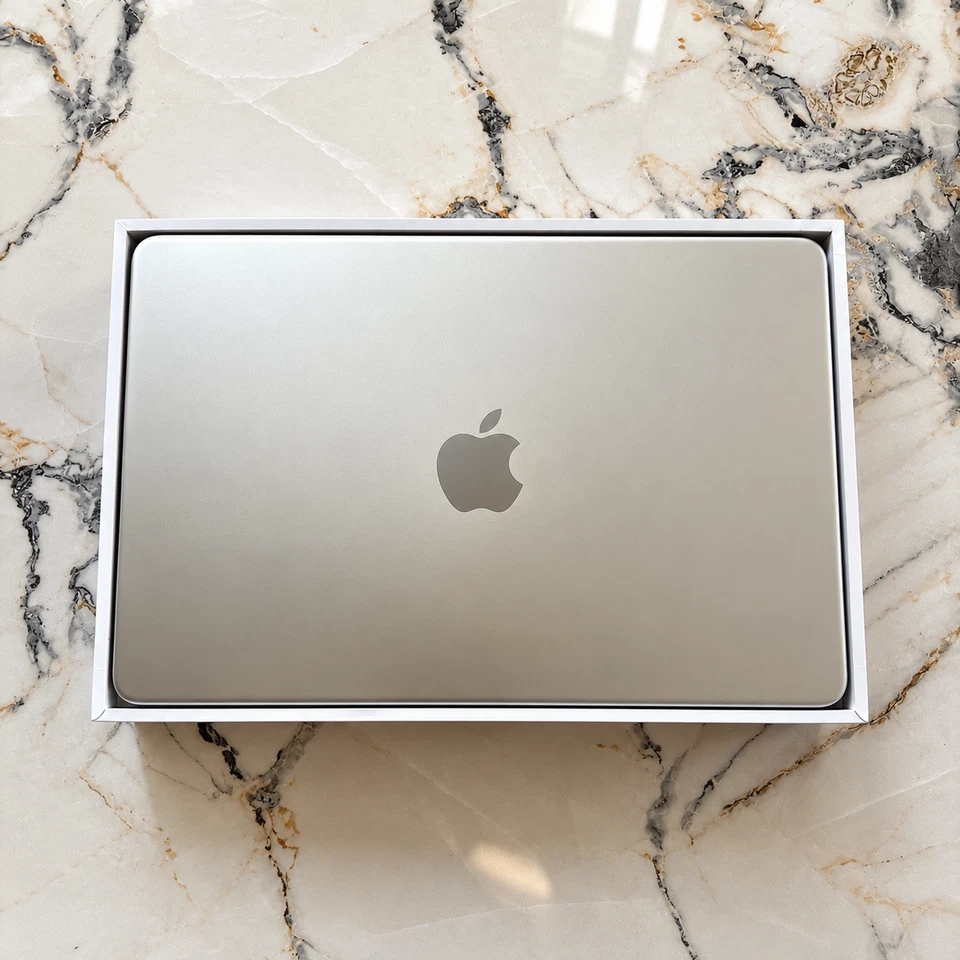 MINT! Apple MacBook Neo 256GB - Silver - 11 Battery Cycles Warranty, photo 1 of 5