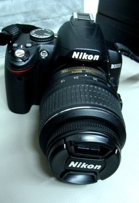 Nikon D3100 DSLR Kamera + AF-S DX 18 105mm f/3.5 5.6G ED VR   + ZOOM Objektiv