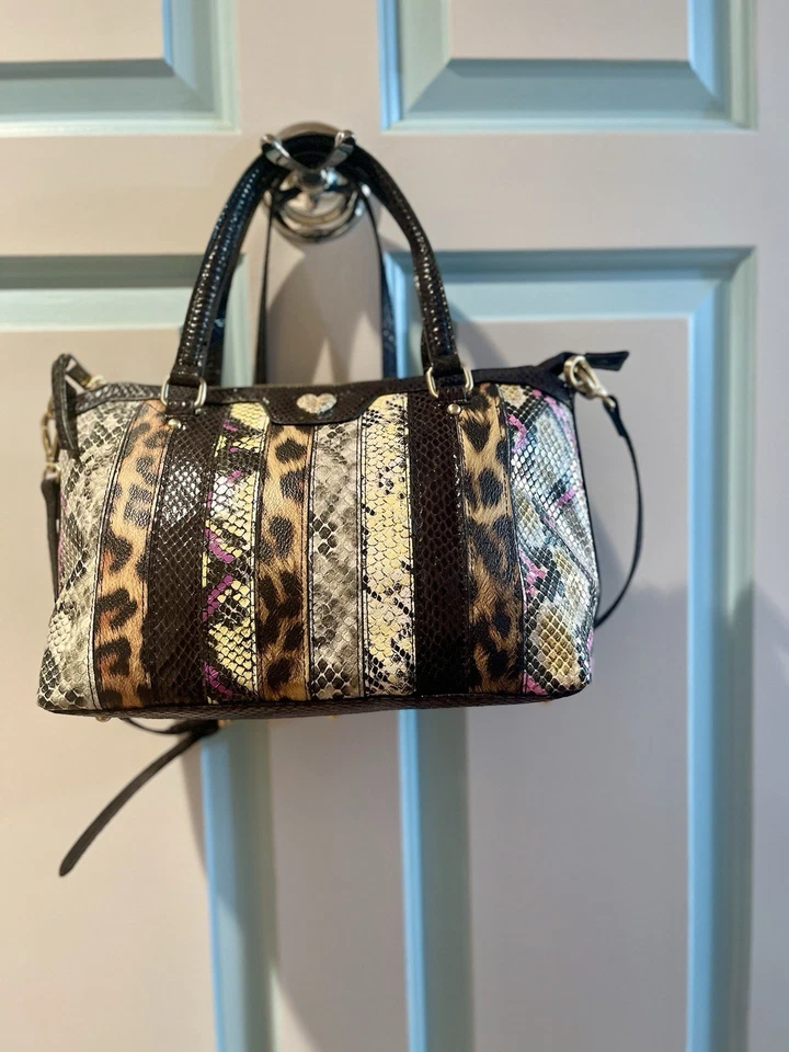 Betsey Johnson Crossbody Tote, /w Jewelry Necklace&3pairsEarrings,FreeS/h - Image 4 of 4