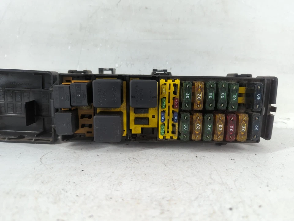 Mercury Mountaineer 1997 caja de fusibles caja de fusibles módulo de relé F67b-14a003-aa AGO7Z Foto 2 de 4