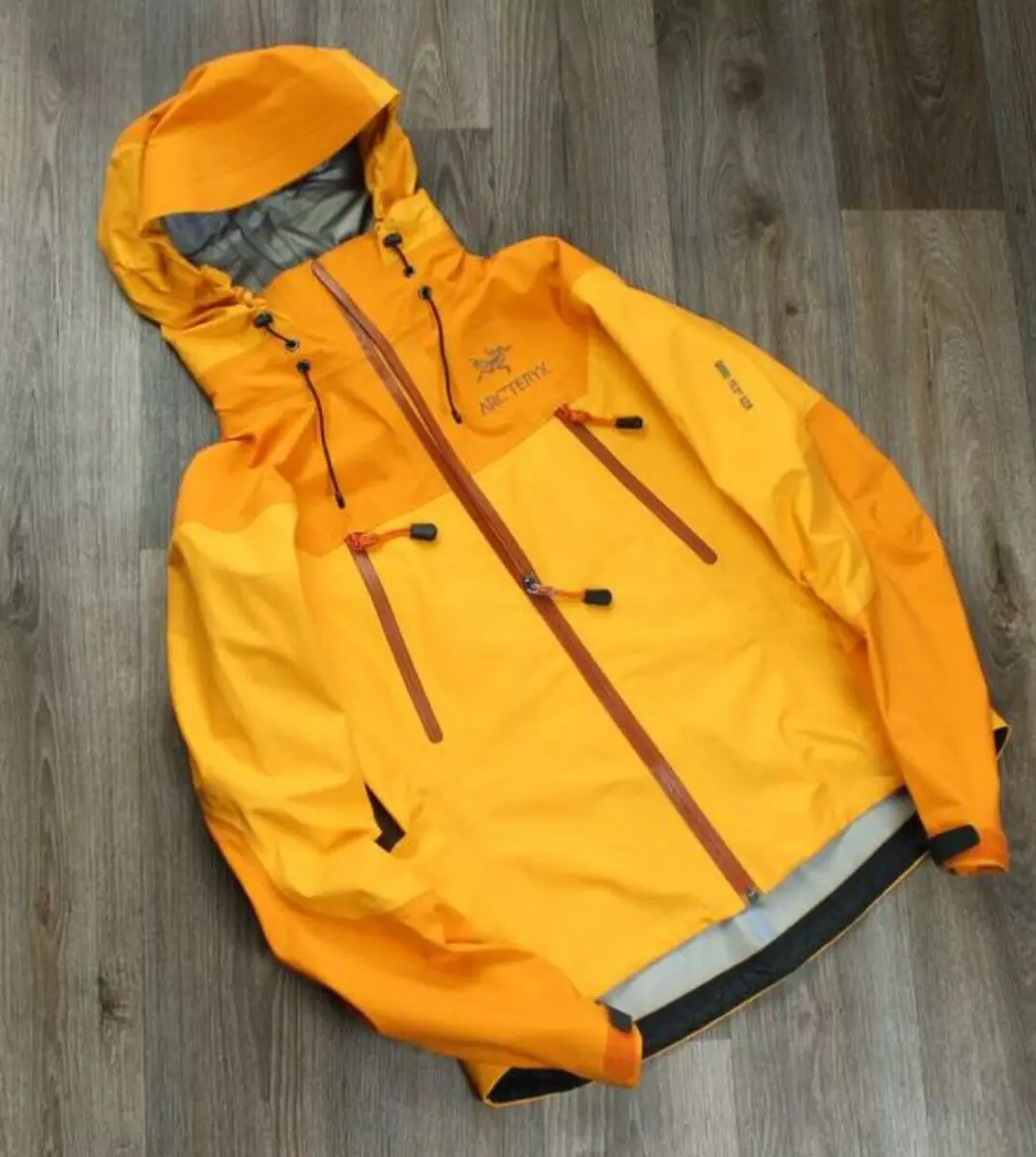 NWOT Arc'teryx Womens XS-S Theta AR Vintage Gore Tex XCR