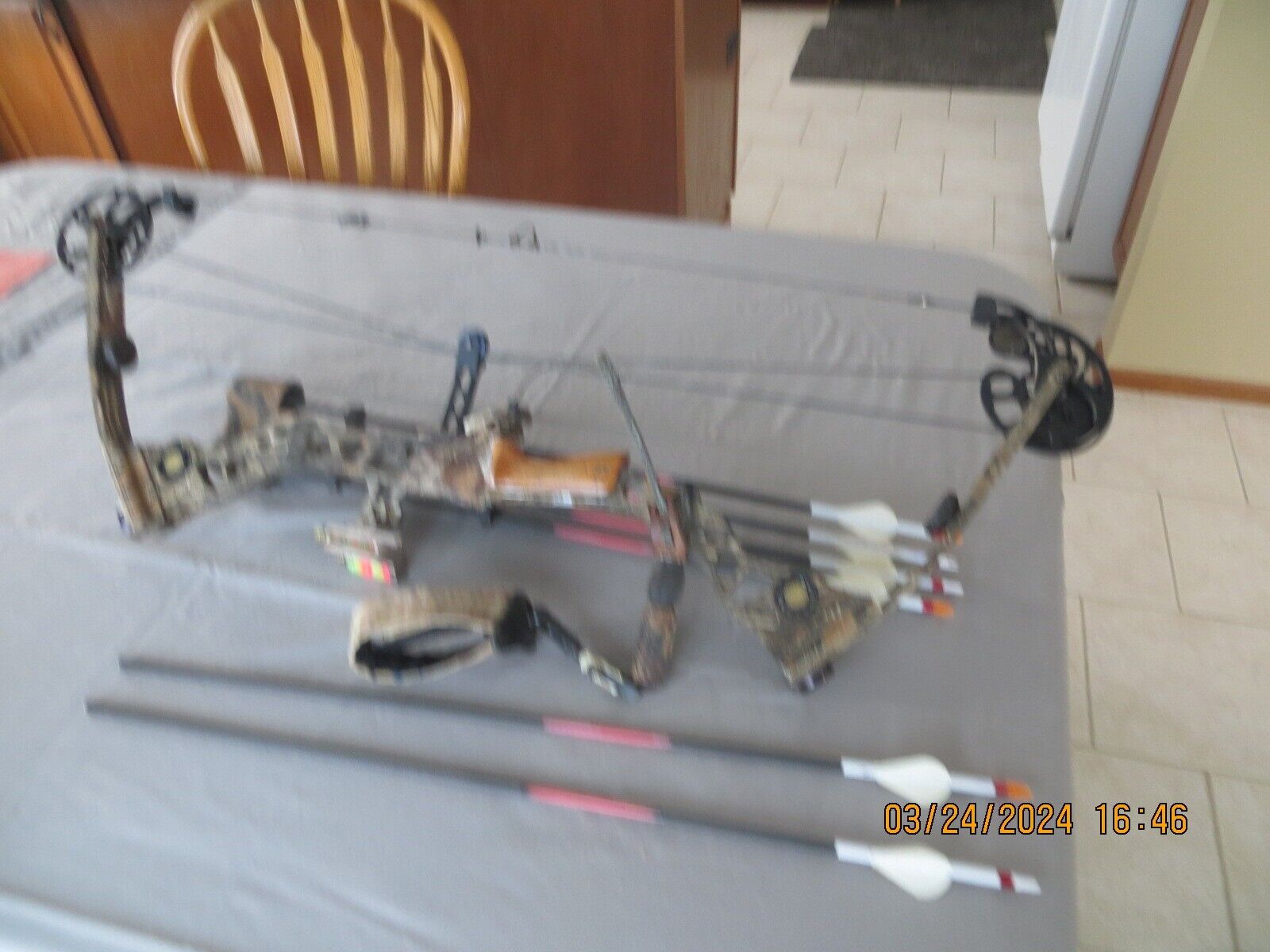 Mathews Legacy bow right hand 40# to 70# - D.L. 24" to 30" Draw Length. 