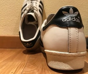 adidas blancas con caña