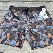 VUORI Infinity Boardshort CLOUD ABSTRACT MENS SIZE 34 nwt swim trunks