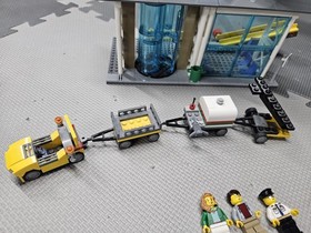 LEGO CITY: Airport Passenger Terminal ~ 60104 98% COMPLETE w/ manuals. Retired 