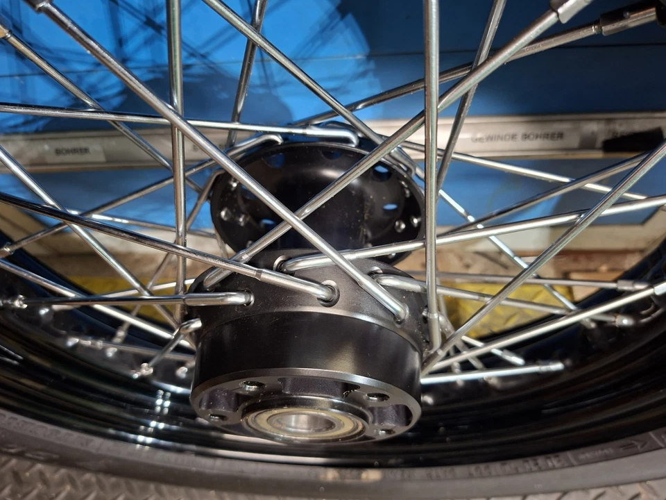 Harley Davidson Softail Slim VORDERRAD mit Reifen OEM 55107-12 == TOP == - Bild 2 von 4