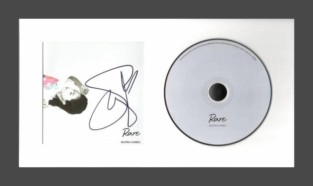 Selena Gomez RARE 輸入盤CD＋ 直筆サイン入りブックレット Selena Gomez Rare Signed CD Cover Certified Authentic