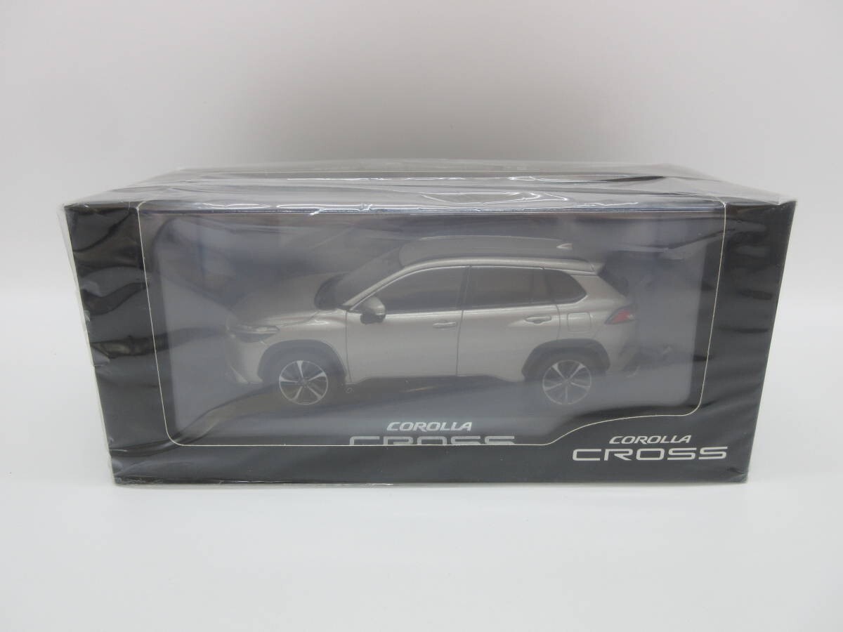 COROLLA CROSS 1/30スケールミニカー 1/30 Toyota Corolla Cross Color Sample Mini Car 4V8 Avantgarde