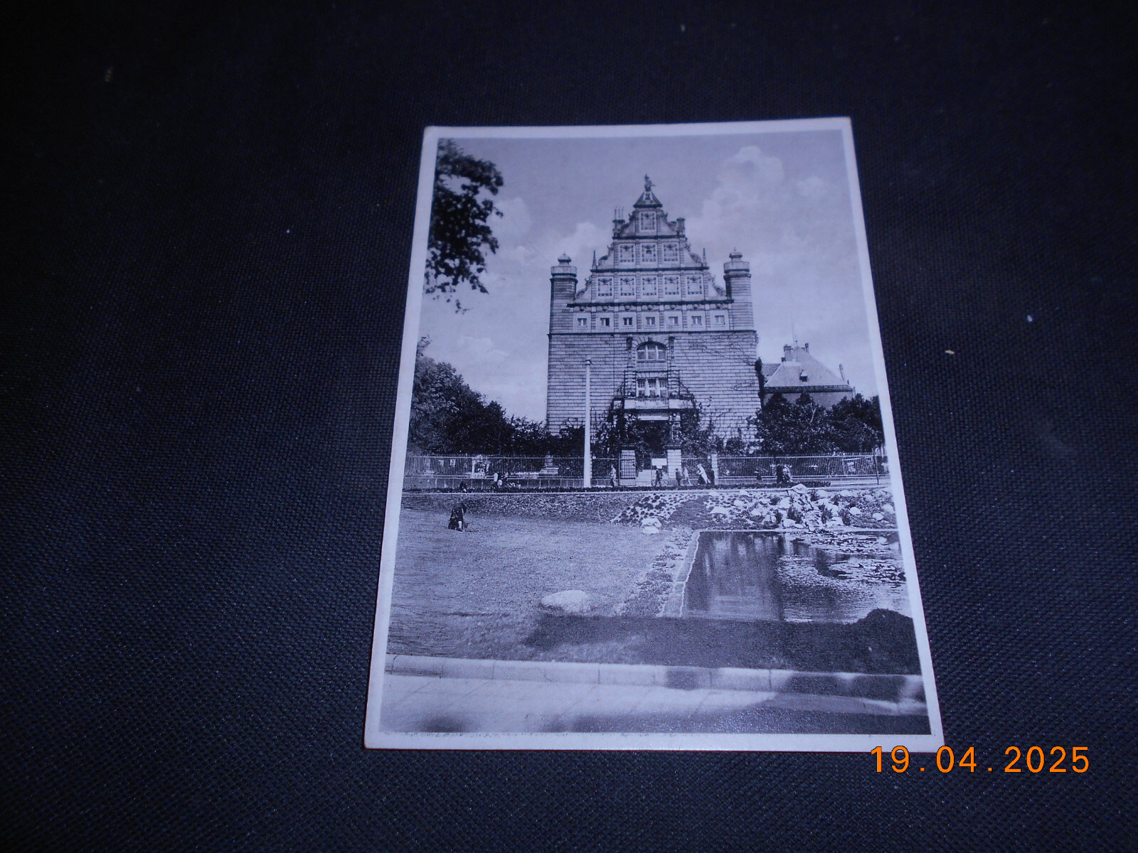 Picture 1 of 2